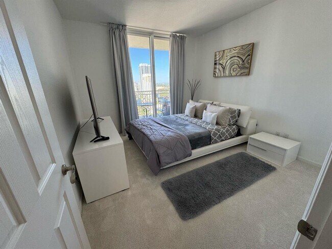 Building Photo - 511 SE 5 Ave