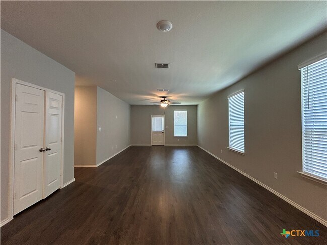 Building Photo - 755 Steeplebush