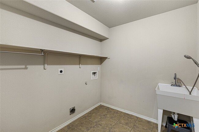 Building Photo - 5209 Ranch Meadow St