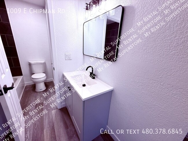 Building Photo - 1009 E Chipman Rd