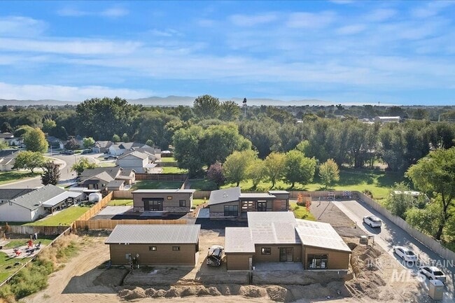 Building Photo - 384 London St