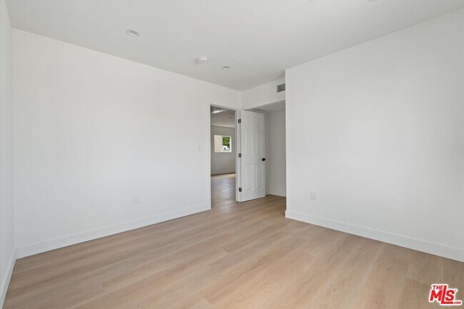 Building Photo - 3754 Veteran Ave