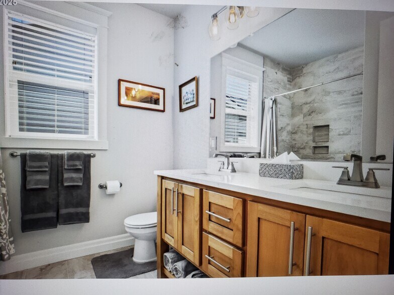 Building Photo - 1010 S 50th Ct