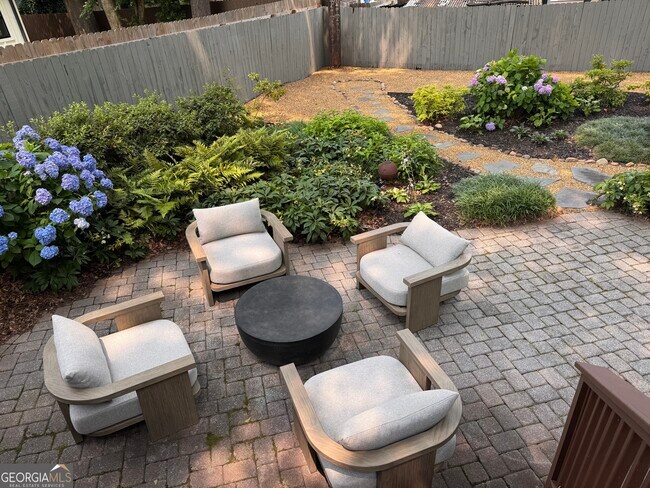 Building Photo - 28 Clay St SE