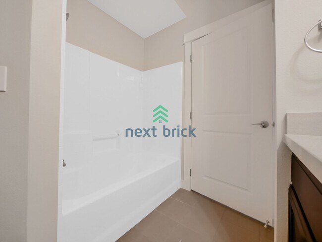 Building Photo - Beautiful 2 Bed 2 Bath for Rent with desig...