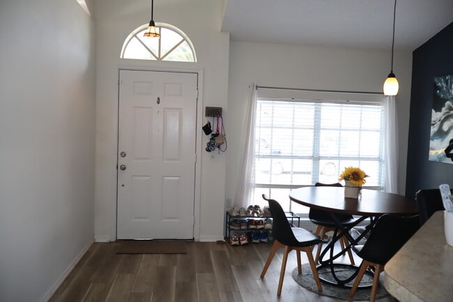 Building Photo - 6912 Long Needle Ct