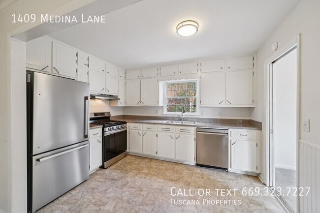 Building Photo - 1409 Medina Ln