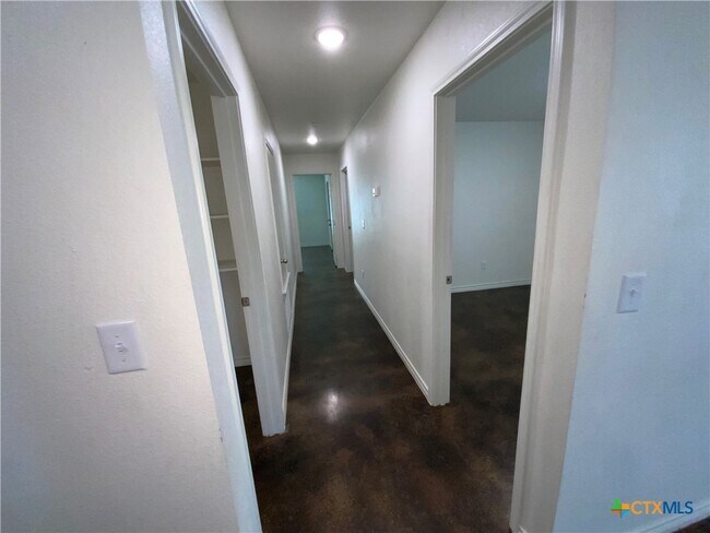 Building Photo - 2405 Alterman Dr