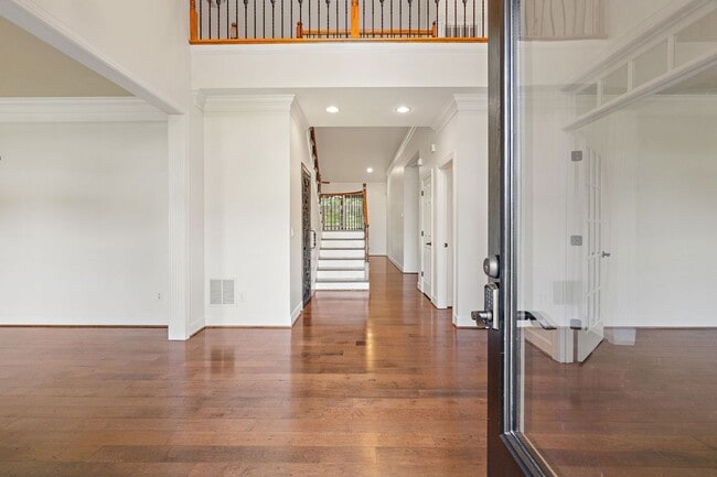 Building Photo - 298 Gillette Dr