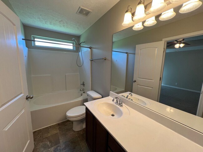 Building Photo - Cute 3 BR, 2 Bath near Christiana