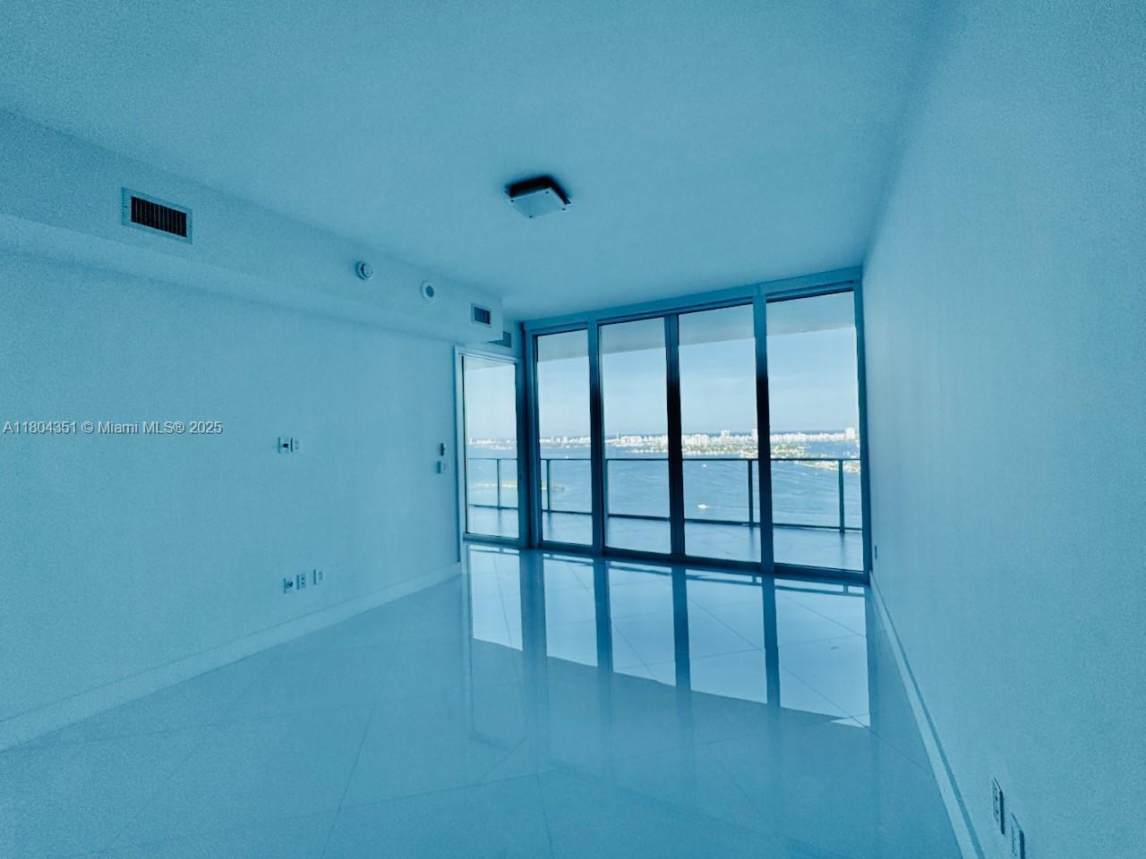 Building Photo - 2020 N Bayshore Dr