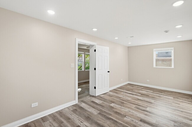 Building Photo - 7823 S May St