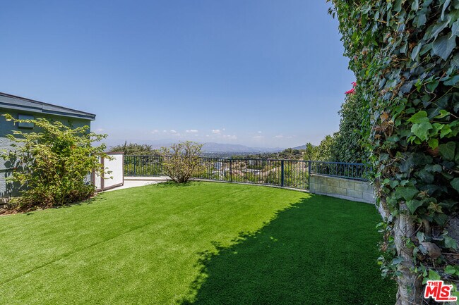 Building Photo - 3710 Glenridge Dr