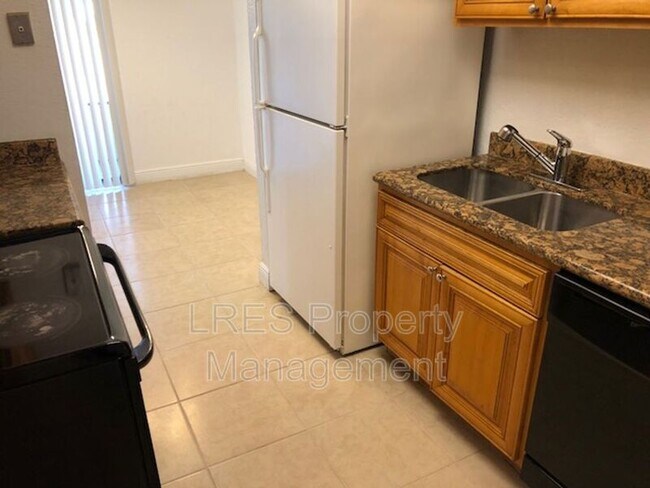 Building Photo - 4725 S Texas Ave