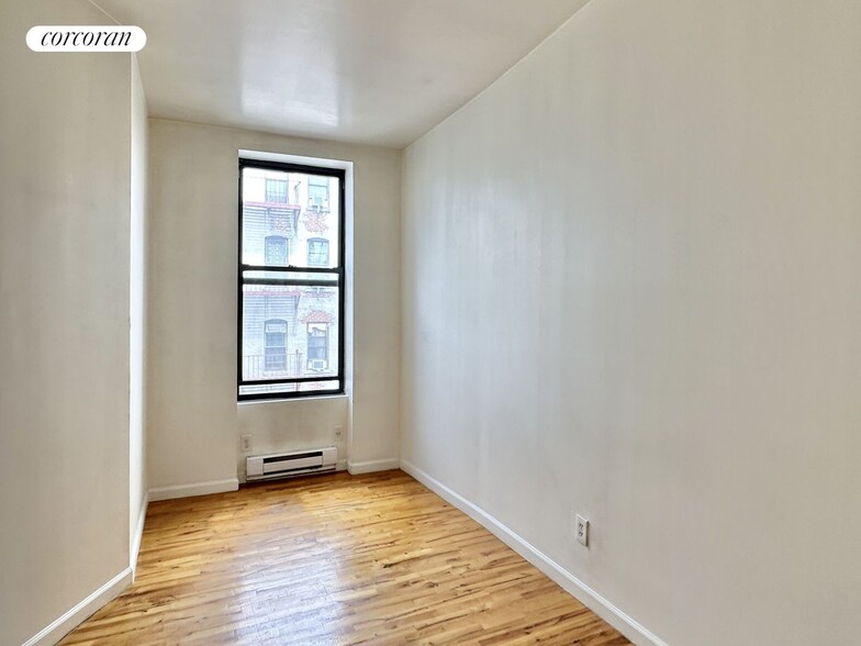 Building Photo - 215 E 118th St