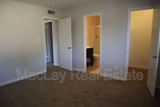 Building Photo - 5415 S Hazelton Ln