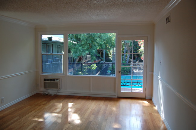 Living Room - Hillside Courtyard Apartments