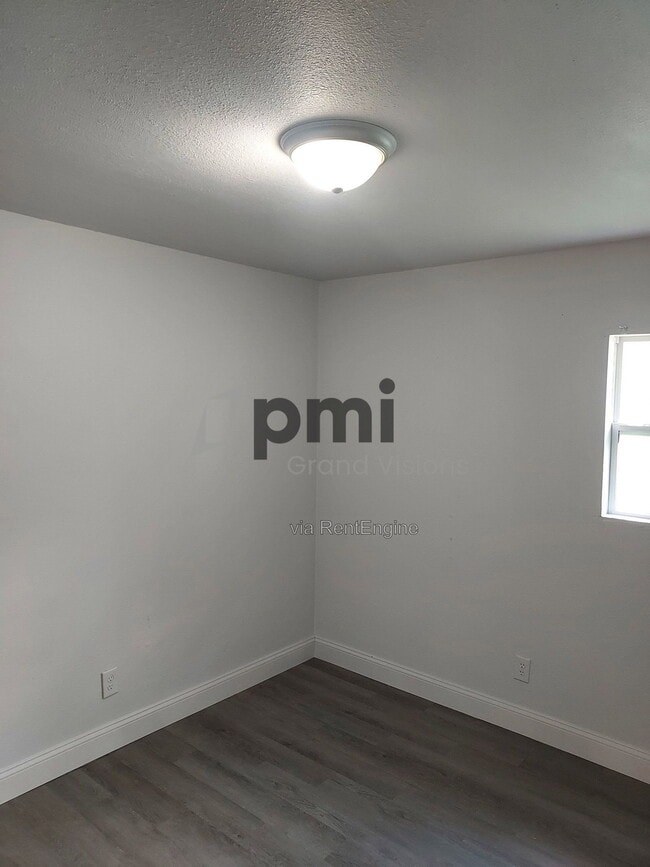Building Photo - 801 Cantrell Heights St