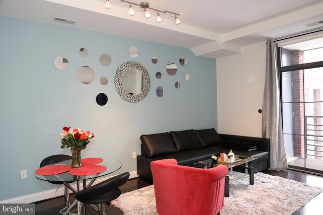 Building Photo - 1111 Oronoco St