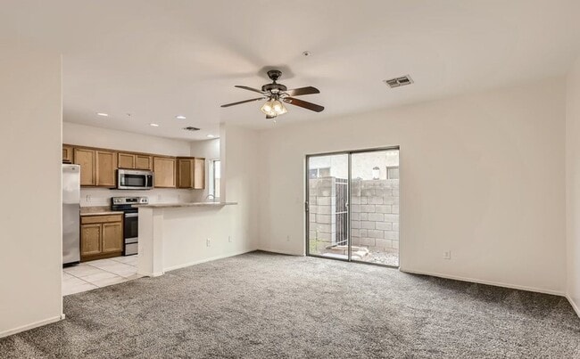 Building Photo - 3 bed 2.5 Bath Townhouse in Cave Creek
