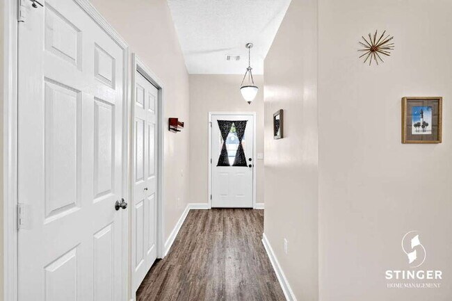 Building Photo - 13 Brindlewood Dr