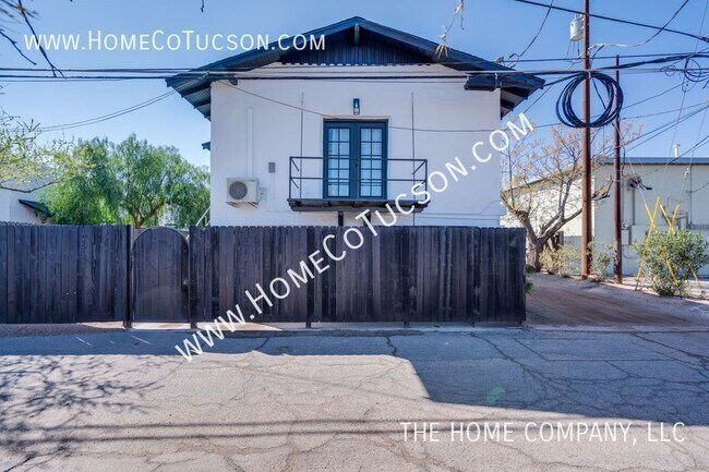 Building Photo - 940 E Florita St