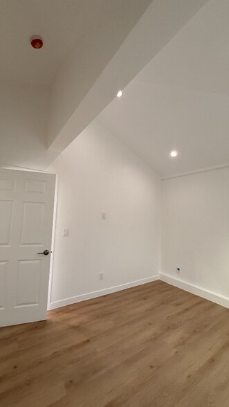 Building Photo - 10548 Stonybrook Ave