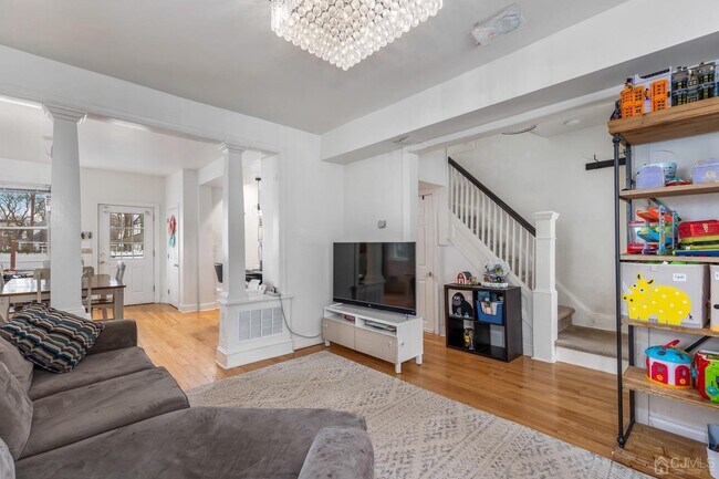 Building Photo - 236 Montgomery St