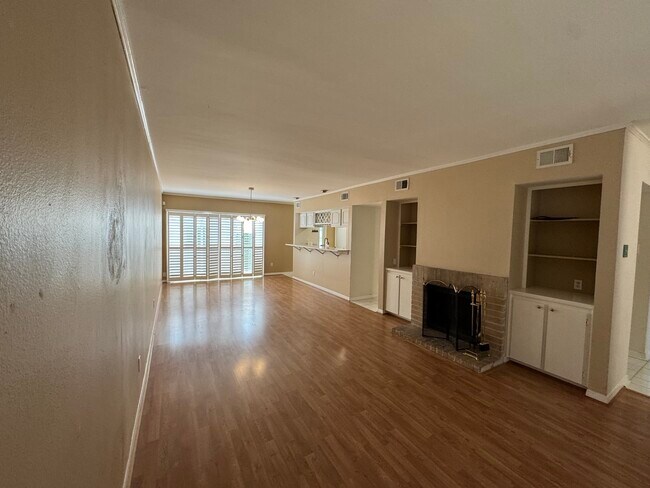 Building Photo - 1970 Augusta Dr