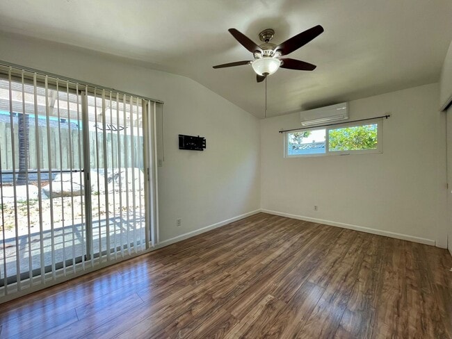 Building Photo - Gorgeous 3 Bedroom 2 Bathroom Home In Lemo...