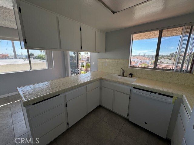 Building Photo - 1236 W 8th St