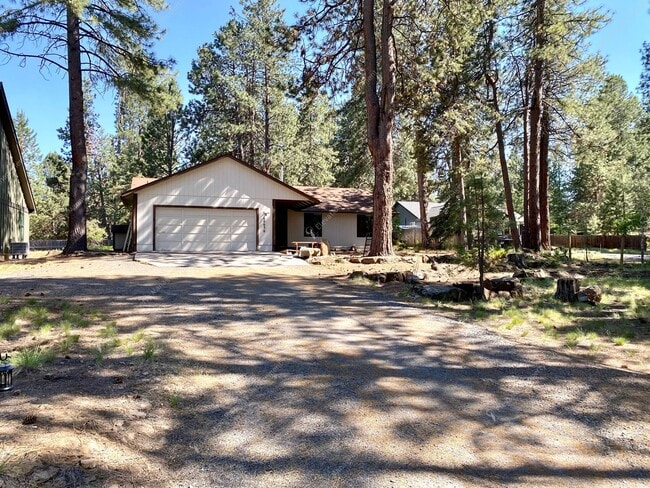 Building Photo - Nature Retreat on 0.6 Acres Near the Desch...