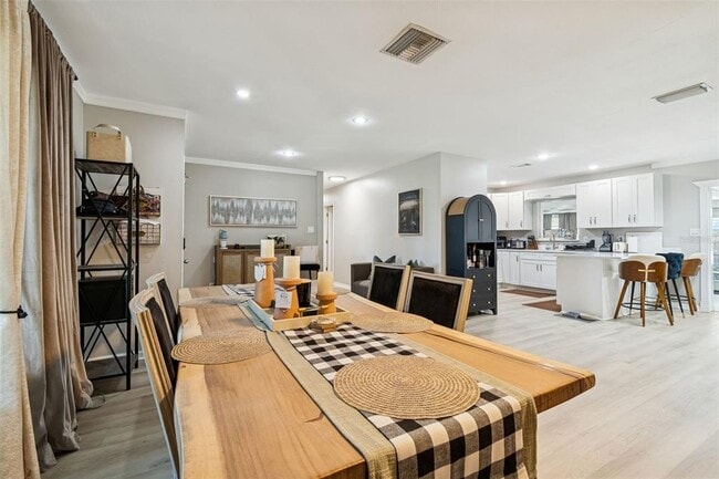 Building Photo - 2302 S Arrawana Ave