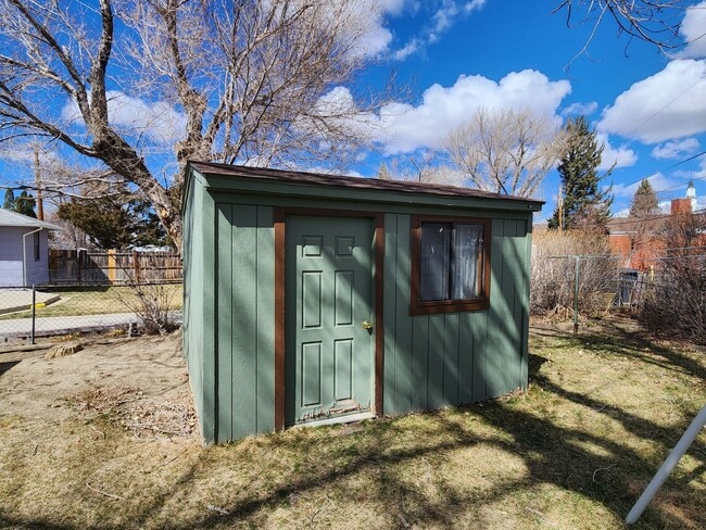 Building Photo - Charming 2 Bedroom W/Garage