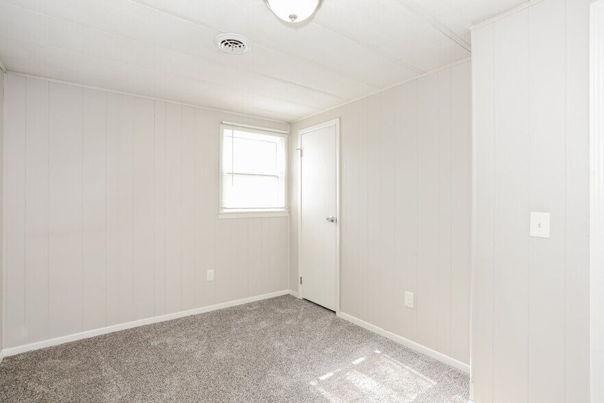 Building Photo - 230 King Blvd