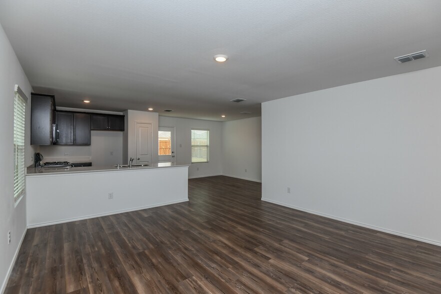 Building Photo - 1215 Wildflower St