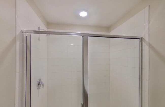 Building Photo - MOVE IN READY