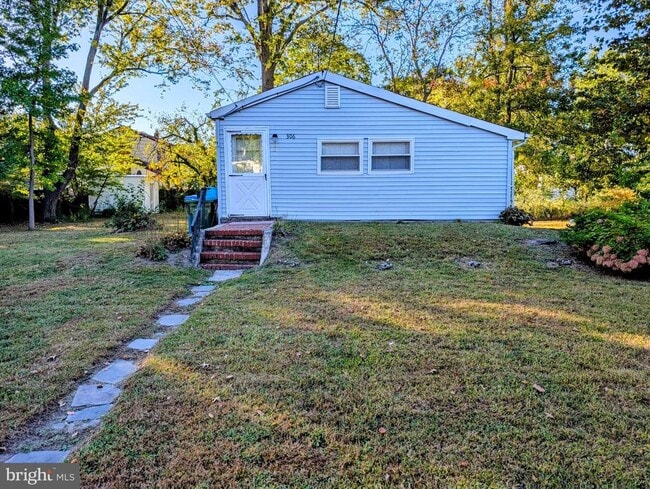 Building Photo - 306 Columbia Blvd