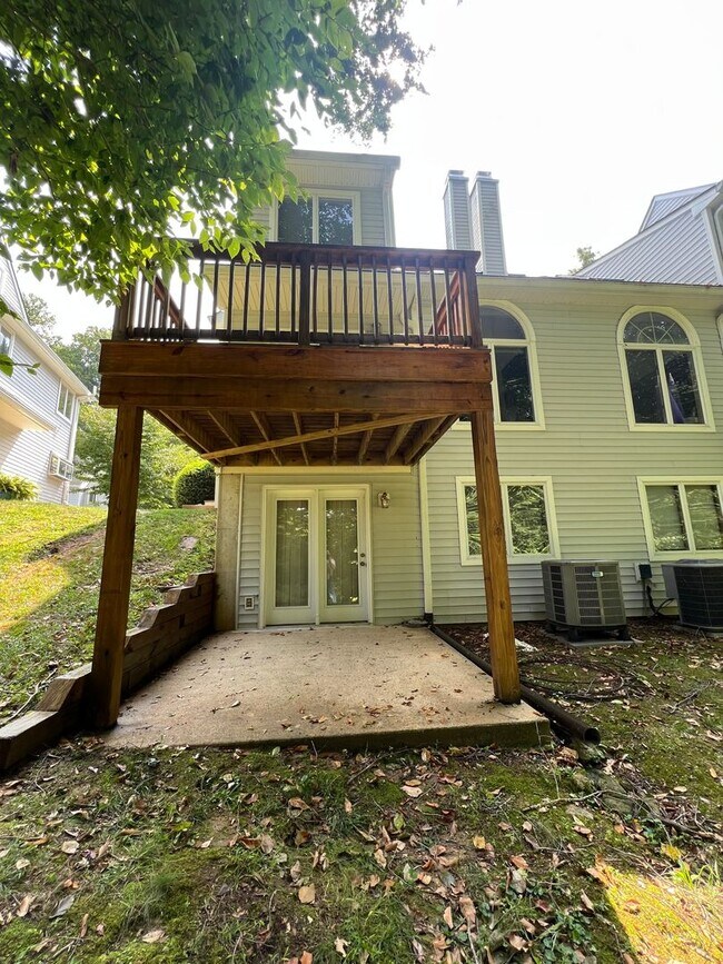 Building Photo - 3 Bedroom 2.5 bath End-Unit Orchard Valley Townhome in Kennett Square