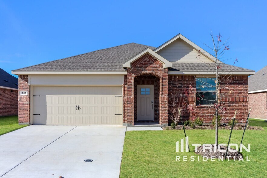 Primary Photo - 509 Macdonald Wy