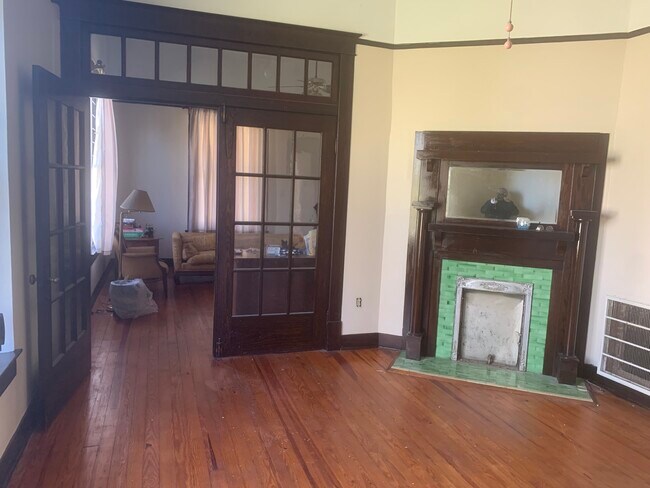 Den / View into the living room - 735 Roseneath Ave