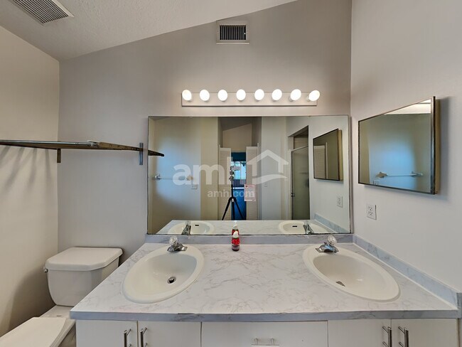 Building Photo - 957 Islander Ave