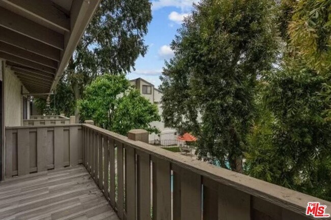 Building Photo - 18433 Hatteras St