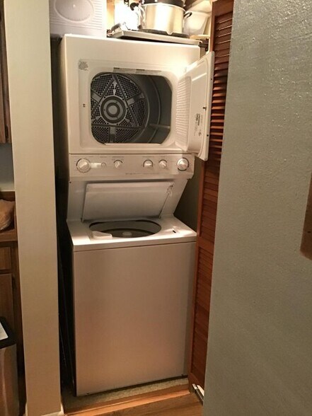 Building Photo - 29300 Bay Hollow Dr