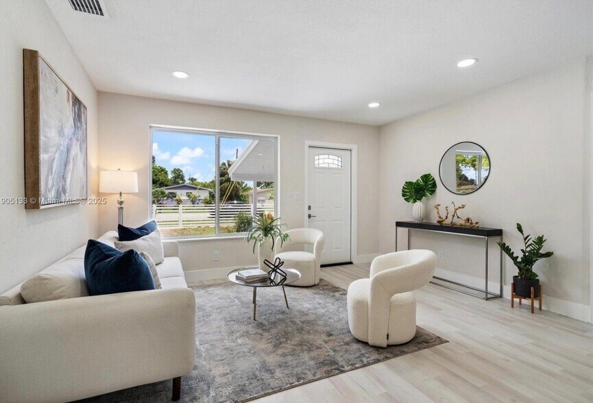 Building Photo - 4220 SW 21st St