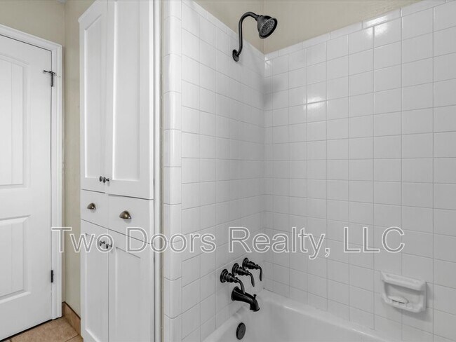 Building Photo - 2812 Allens Trail