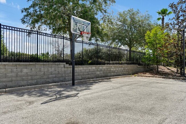 Building Photo - 112 Paloma Dr