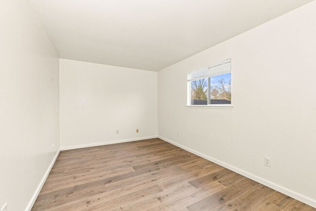 Building Photo - 831 Lightwood Ct