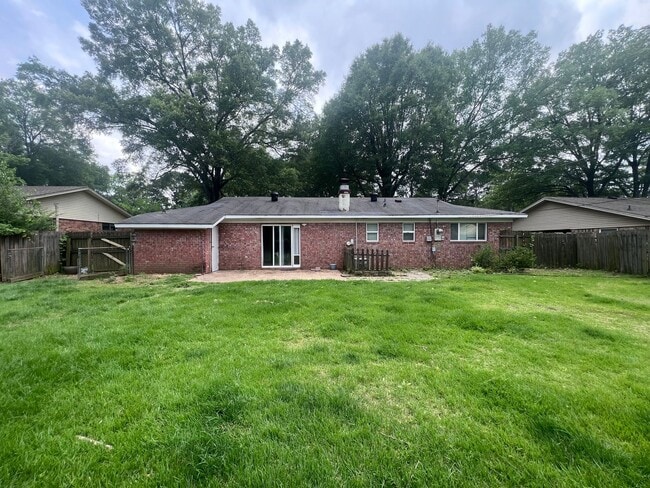 Building Photo - 114 Apache Dr