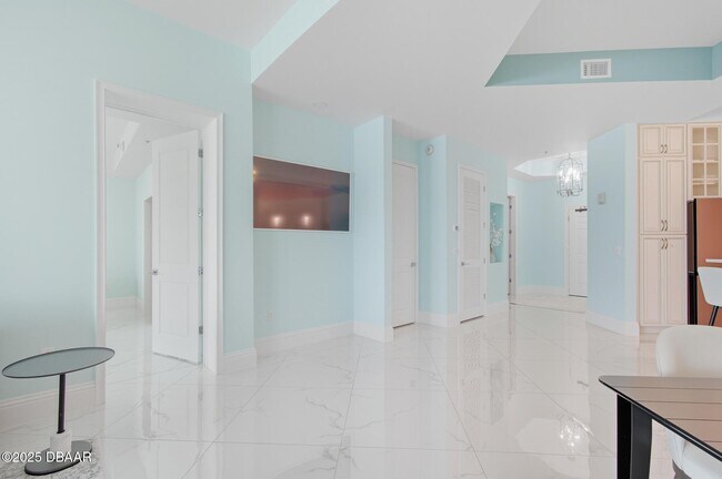 Building Photo - 200 Ocean Crest Dr